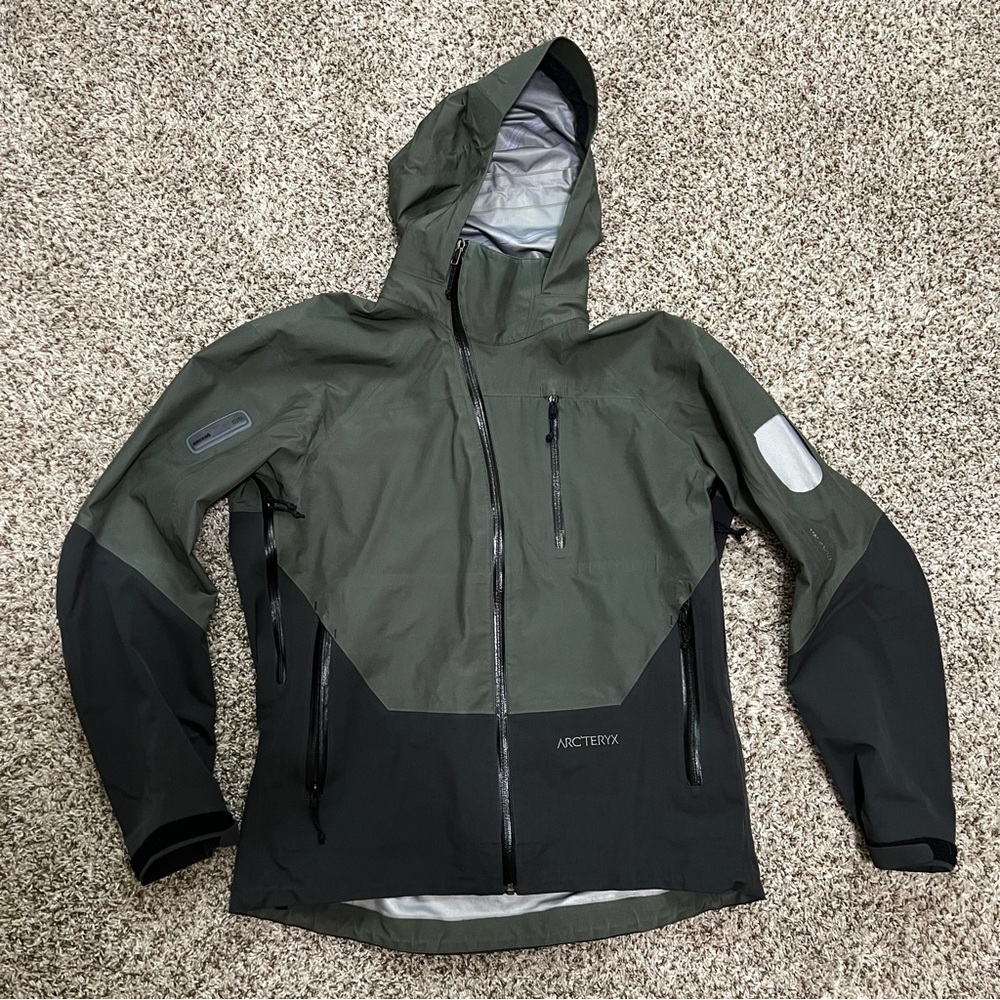 Arcteryx shell jacket men’s medium green/grey ski